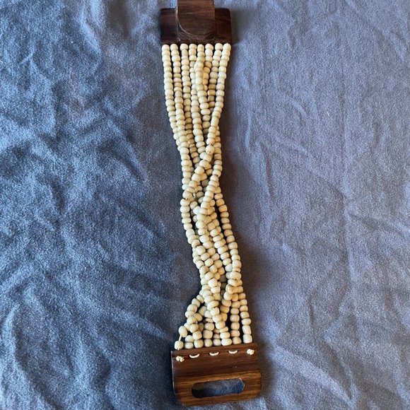 Multi Strand Cream Bead Stretch Bracelet With Chunky Wood Clasp EUC - Picture 2 of 5